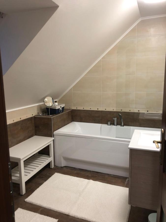 Galeria Apartmanhaz 케츨리 외부 사진