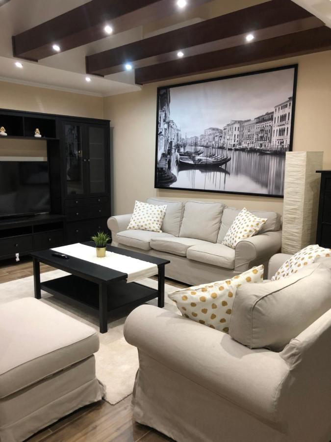 Galeria Apartmanhaz 케츨리 외부 사진