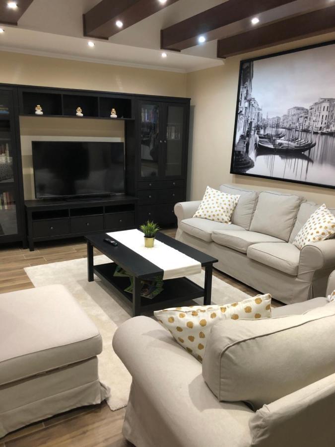 Galeria Apartmanhaz 케츨리 외부 사진