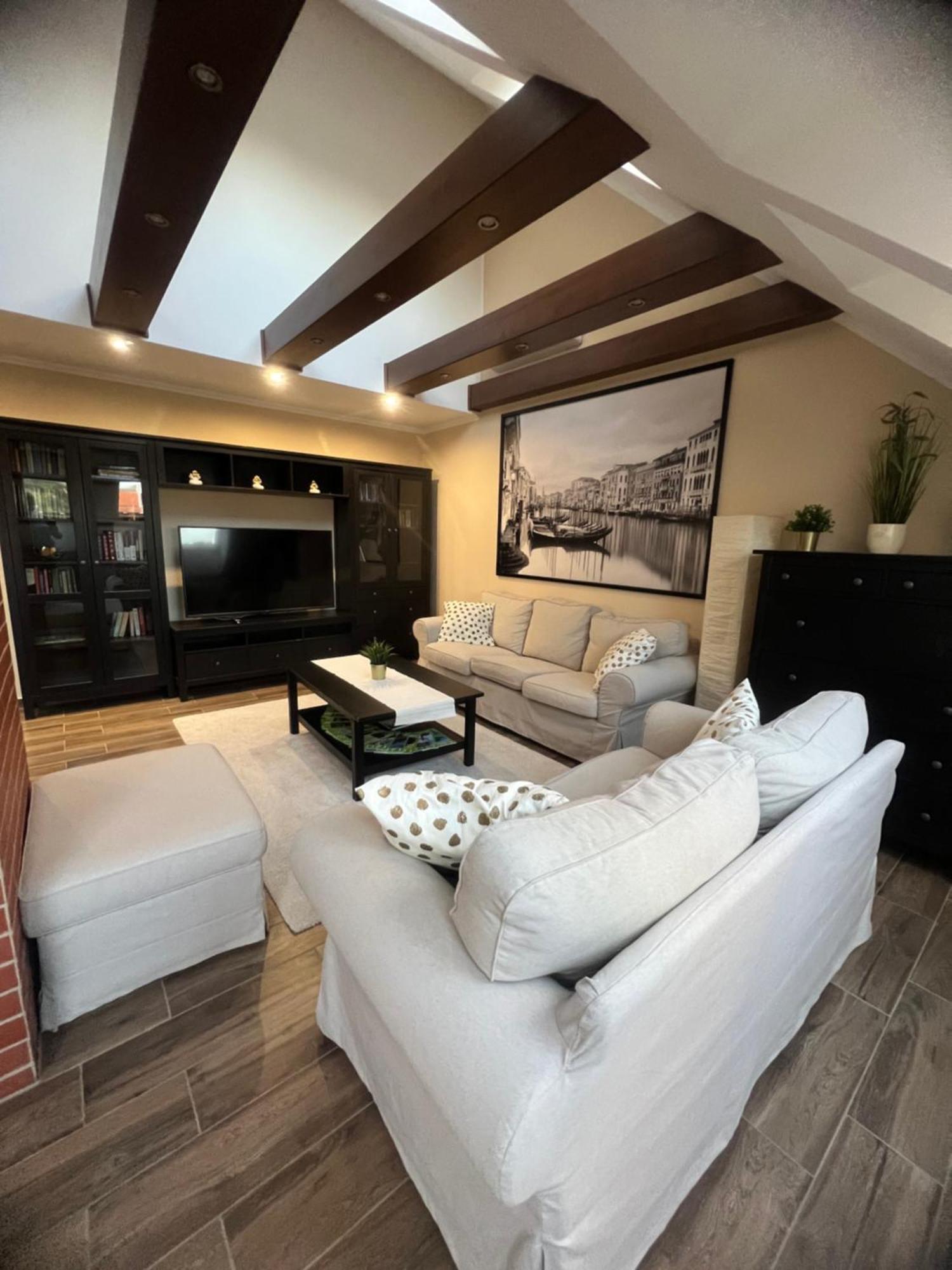 Galeria Apartmanhaz 케츨리 외부 사진